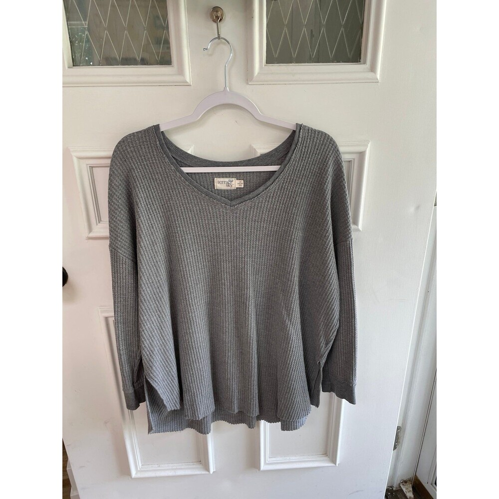 Terra & Sky women’s top 1X gray long sleeve slits at raw edge hem line